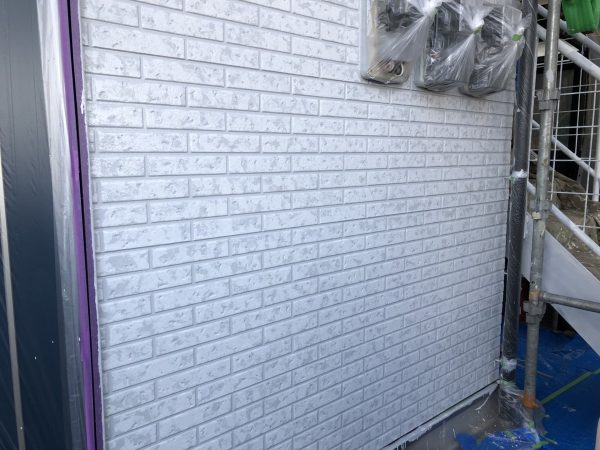 外壁のWBクリアー塗装作業完了