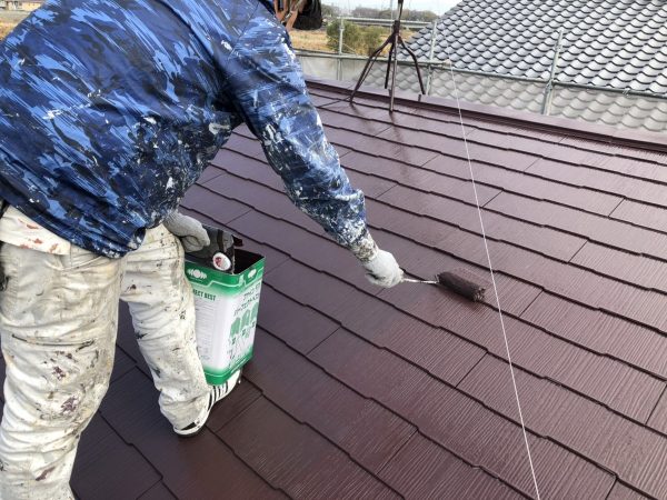 屋根の上塗り２回目塗装作業状況