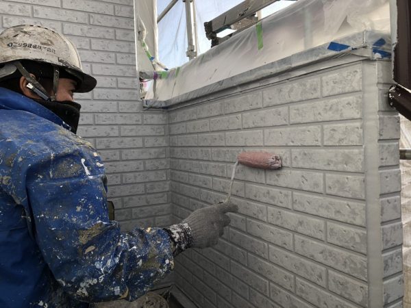 外壁のＷＢアートクリアー塗装作業状況