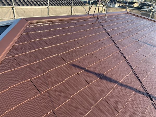 屋根の上塗り１回目塗装作業完了
