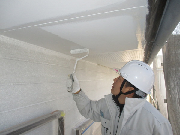 熊本市南区城南町　S様邸　外壁下塗り　軒天塗装作業サムネイル