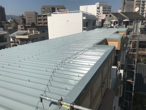 熊本市中央区九品寺　アパート折板屋根遮熱塗装工事サムネイル
