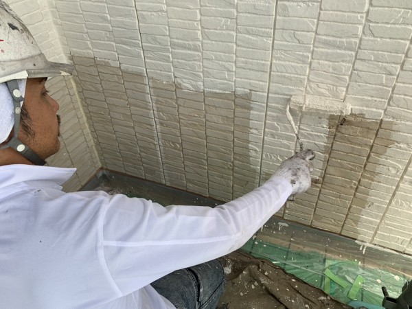 熊本市北区 T様邸 外壁塗装工事 外壁中塗り塗装作業サムネイル