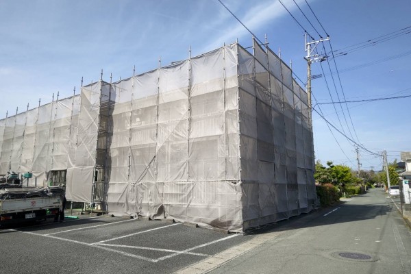 菊池市泗水 アパートA棟 屋根外壁塗装工事　足場組立作業サムネイル