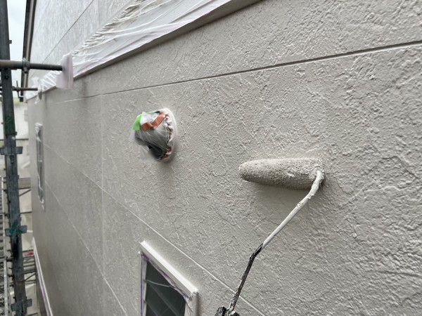菊池市泗水町 アパートA棟  屋根外壁塗装工事 外壁中塗り・上塗りサムネイル