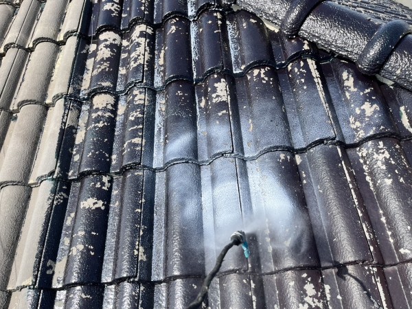宇城市松橋  I様邸  屋根外壁塗装工事 屋根の下塗り・付帯部塗装作業サムネイル
