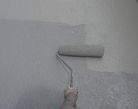 菊池市泗水町  アパートB棟 屋根外壁塗装工事 床の中塗り・上塗り作業